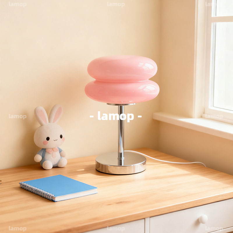 Cream Retro Bedside Table Lamp - огляд і ціна Lighting Design Decor