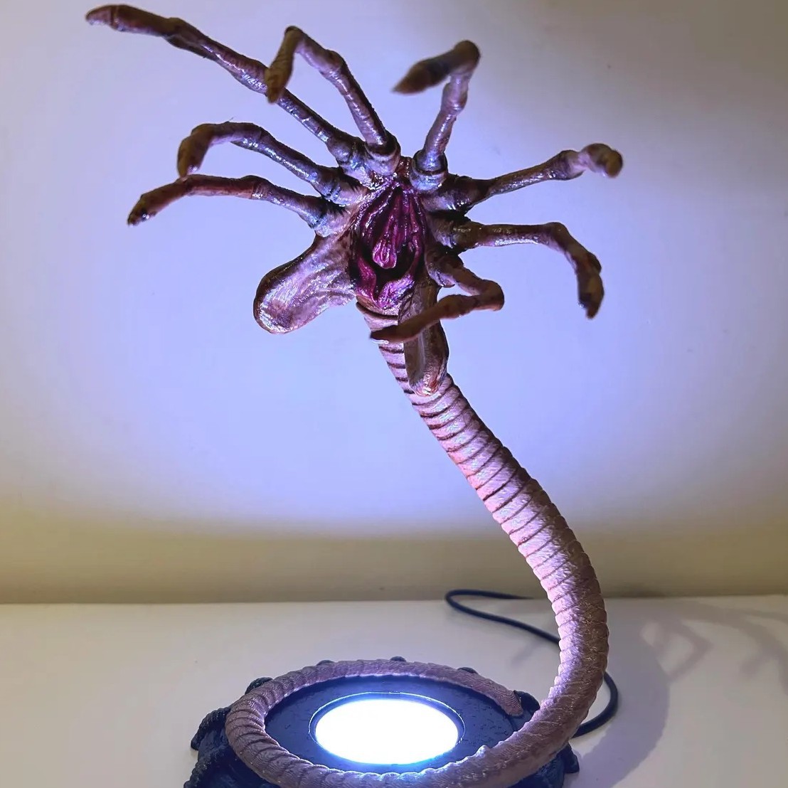 Alien Facehugger Lamp Nightlig - огляд і ціна Lighting Decor Items