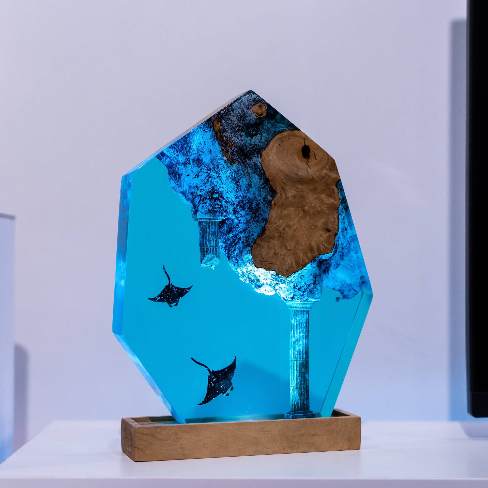 Customized Items Resin Table L - огляд і ціна Lighting Decor Items